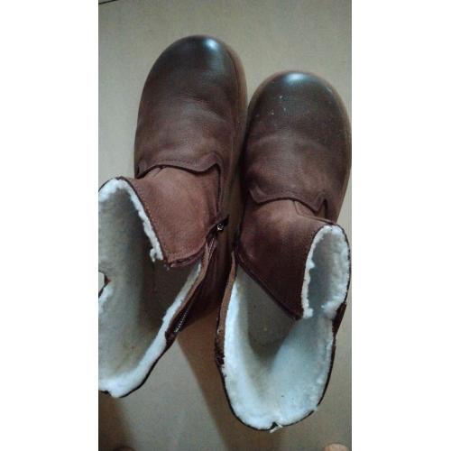 The slouchy style is cute, but the leather creased more than I expected