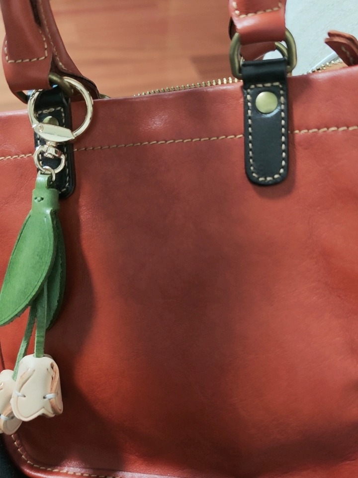 Love this veg-tanned leather! I\'ve bought many pieces