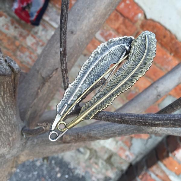 Vintage Style Metal Leaf Gold Brooch Pin