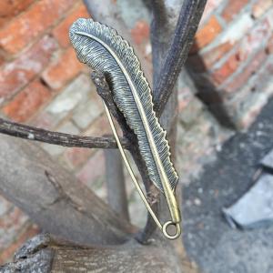 Vintage Style Metal Leaf Gold Brooch Pin