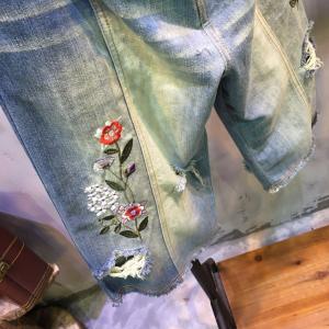 2017 Latest Flowers Embroidered Jeans Raw Hem Denim Wide Leg Pants