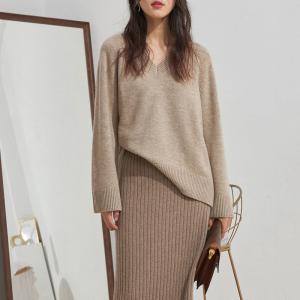 Loose-Fitting Woolen Sweater Soft V-Neck Streetwear