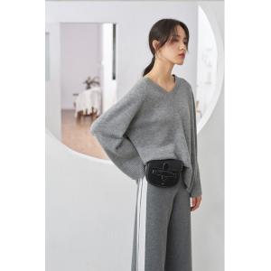 Loose-Fitting Woolen Sweater Soft V-Neck Streetwear