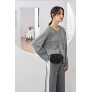 Loose-Fitting Woolen Sweater Soft V-Neck Streetwear