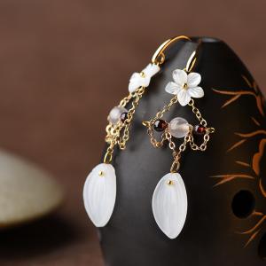 White Flowers Elegant Earrings Retro Designer Jewelry