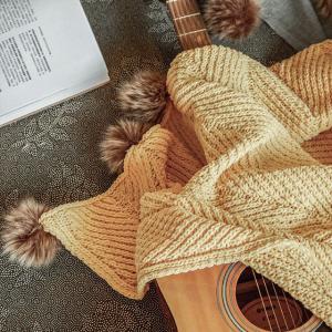 Super Soft  Cute Pom Pom Throws Plain Woven Blanket