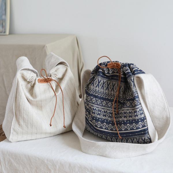 Totem Pattern Drawstring Hobo Bag