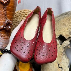 Round Toe Soft Leather Flats Slip-On Granny Shoes for Women