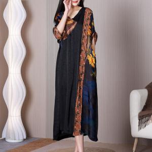 V-Neck Printed Black Dress Loose-Fit Travel Attire