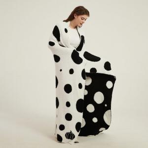 Modern Chic Polka Dot Blanket Quilts