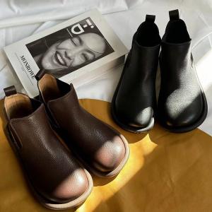 Wide Toe Cowhide Leather Flat Chelsea Boots