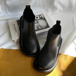 Wide Toe Cowhide Leather Flat Chelsea Boots