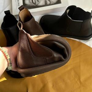 Wide Toe Cowhide Leather Flat Chelsea Boots