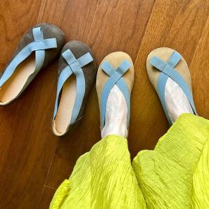 Cozy Wide Toe Leather Slip-On Mommy Flats
