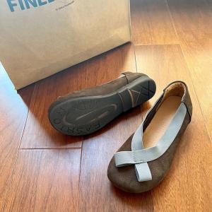 Cozy Wide Toe Leather Slip-On Mommy Flats