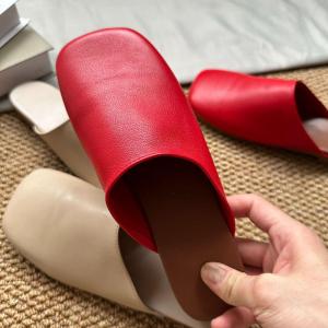Leisure Chic Leather Wide Toe Slide Flats