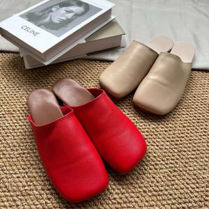 Leisure Chic Leather Wide Toe Slide Flats