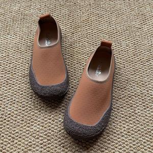 Over50 Wide Toe Stretchable Sports Flats