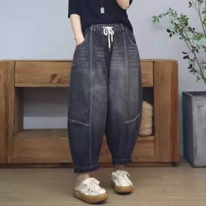 Relaxed Light Wash Barrel Jeans for Women