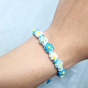 Handcrafted Gradient Daisy Bracelet for Music Festivals and Gatherings