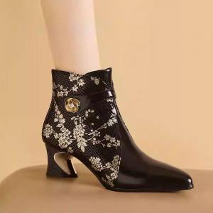 Oriental Style Pointed Toe Leather Ankle Boots