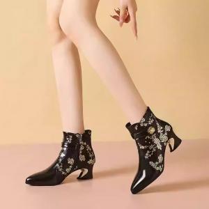 Oriental Style Pointed Toe Leather Ankle Boots