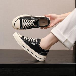 Leisure Chic Low -Top Canvas Sneakers