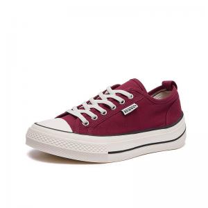 Leisure Chic Low -Top Canvas Sneakers