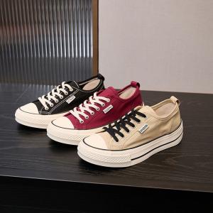 Leisure Chic Low -Top Canvas Sneakers