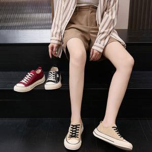Leisure Chic Low -Top Canvas Sneakers