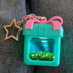 Handmade Infinity Mirror Endless Flower Field Keychain LED Box Light-Up Pendant for Xmas Gift